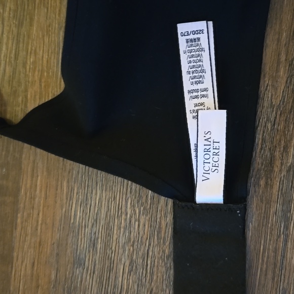 Victoria's Secret Incredible Lined Demi Bundle - Picture 7 of 15